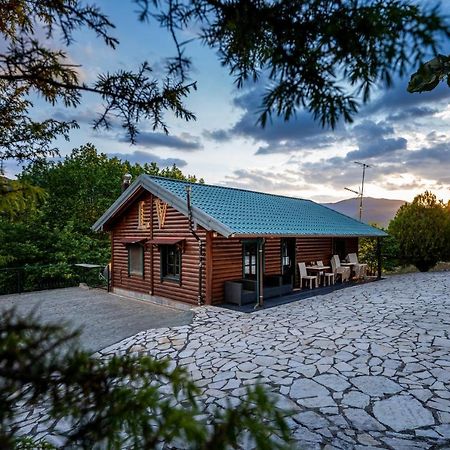 Chalet Likouresi Village Karpenísion Esterno foto