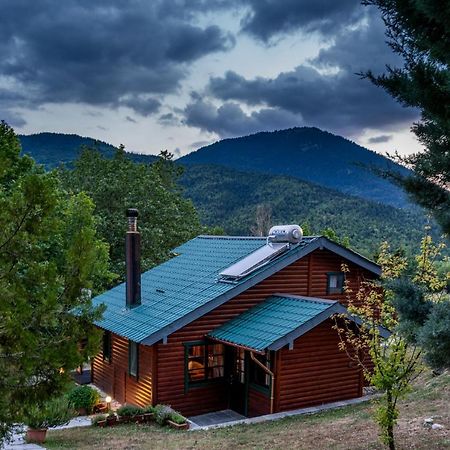 Chalet Likouresi Village Karpenísion Esterno foto