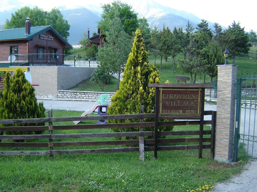Chalet Likouresi Village Karpenísion Esterno foto