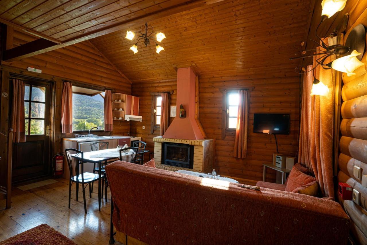 Chalet Likouresi Village Karpenísion Esterno foto