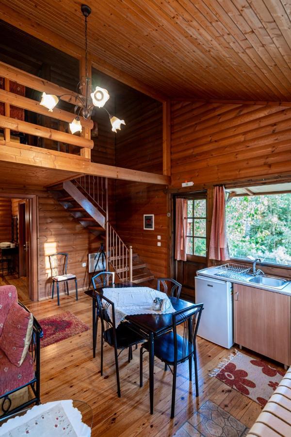 Chalet Likouresi Village Karpenísion Esterno foto
