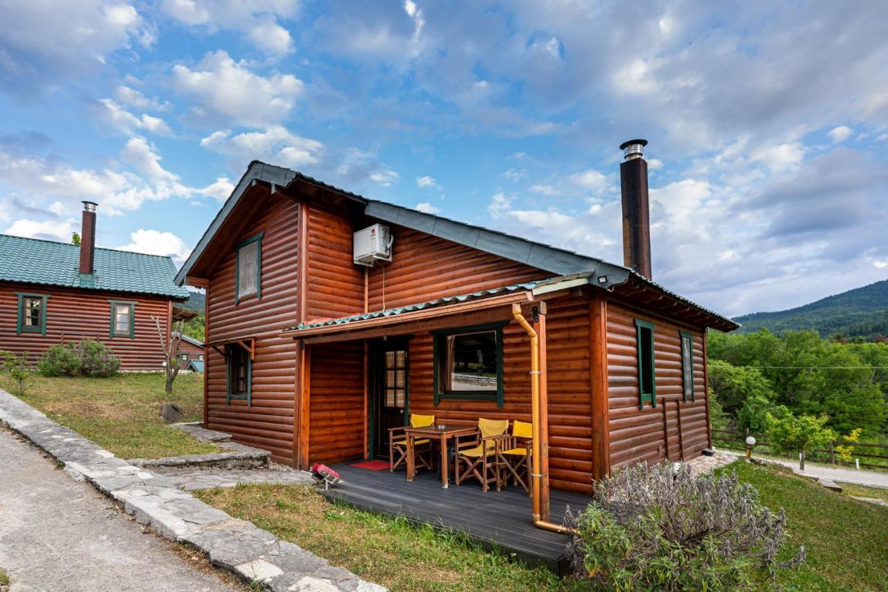 Chalet Likouresi Village Karpenísion Esterno foto