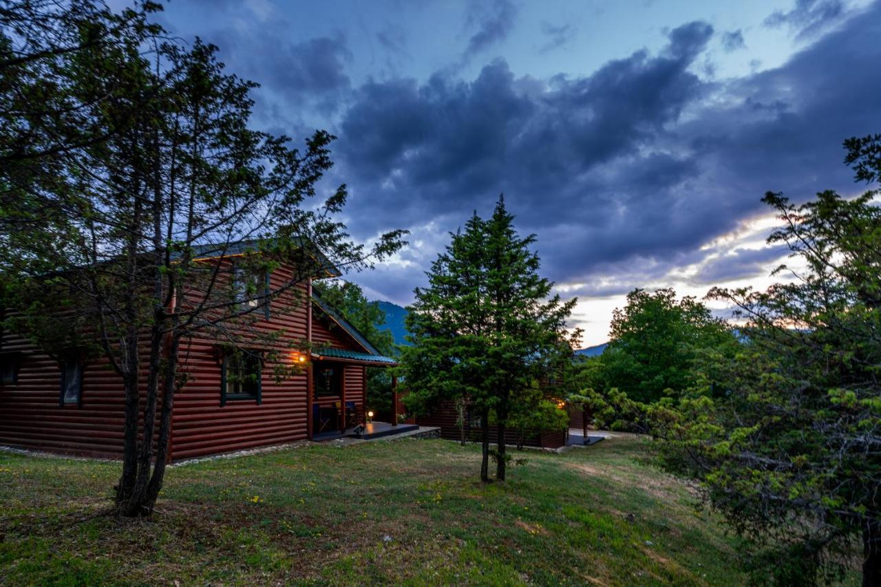 Chalet Likouresi Village Karpenísion Esterno foto