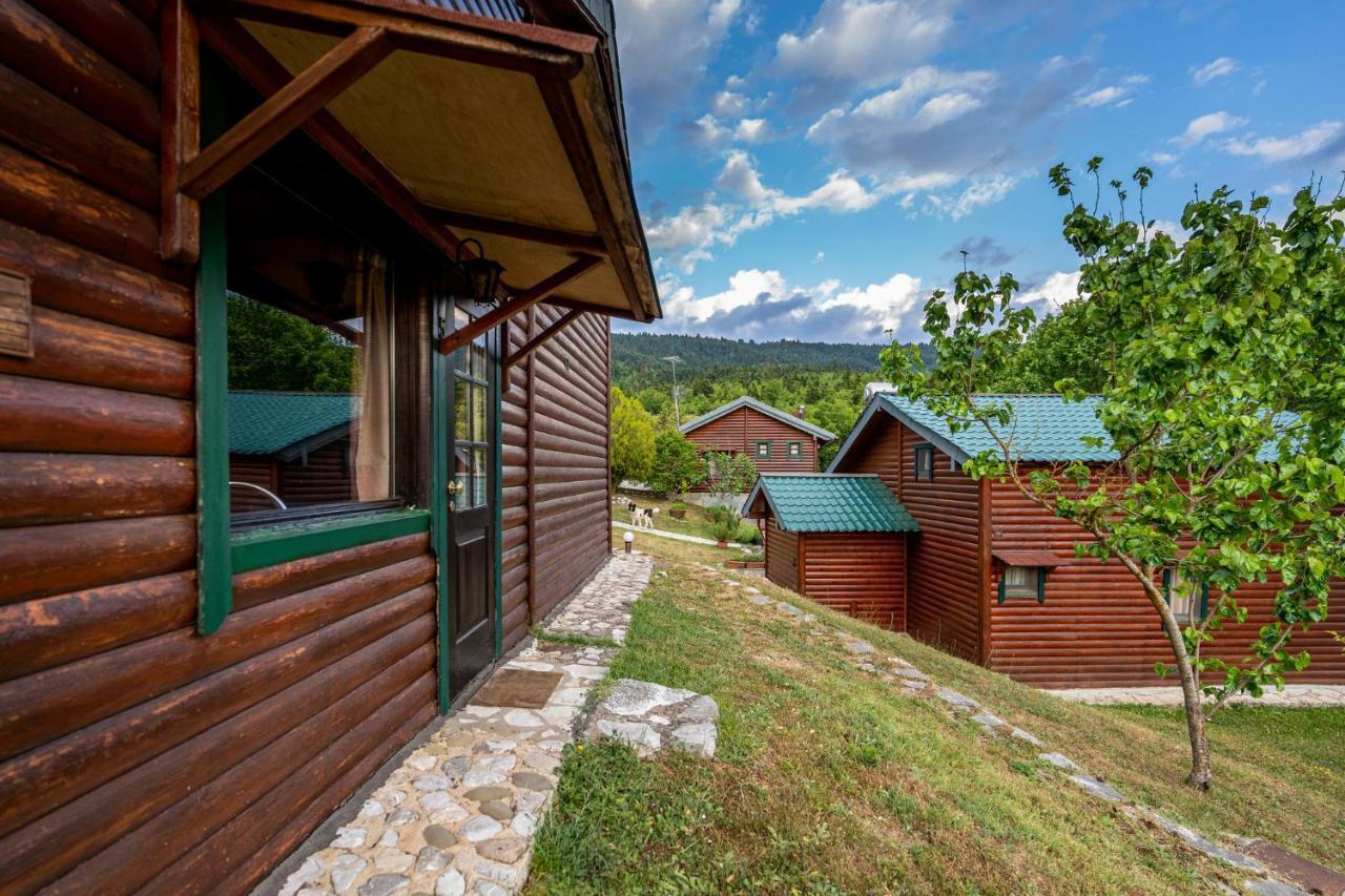 Chalet Likouresi Village Karpenísion Esterno foto